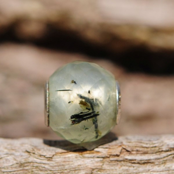 Preview: Trollbeads - Runder Prehnit, facettiert - WYSIWYG